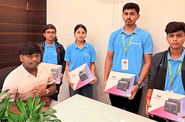 Personal learning tablets for students at Trueteachers IIT JEE and NEET coaching Nashik
