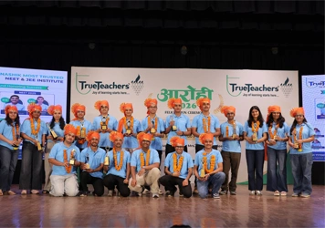 TrueTeachers NEET and JEE topper students group photo during felicitation ceremony
