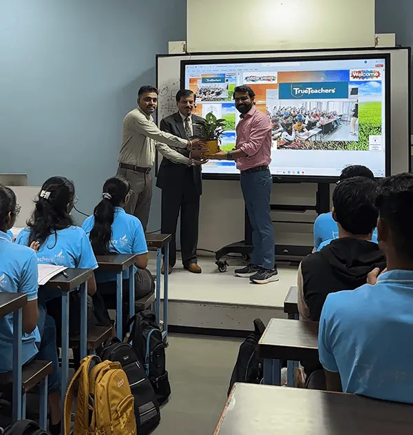  Award presentation at motivational event, felicitation ceremony, recognition of achievers, leadership inspiration, success celebration