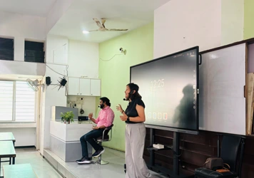 Expert speaker delivering a guest lecture at TrueTeacher Academy