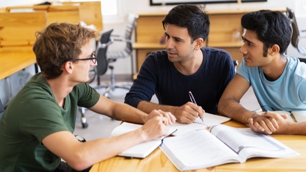 How to Prepare for IIT JEE in Nashik While Managing School Studies